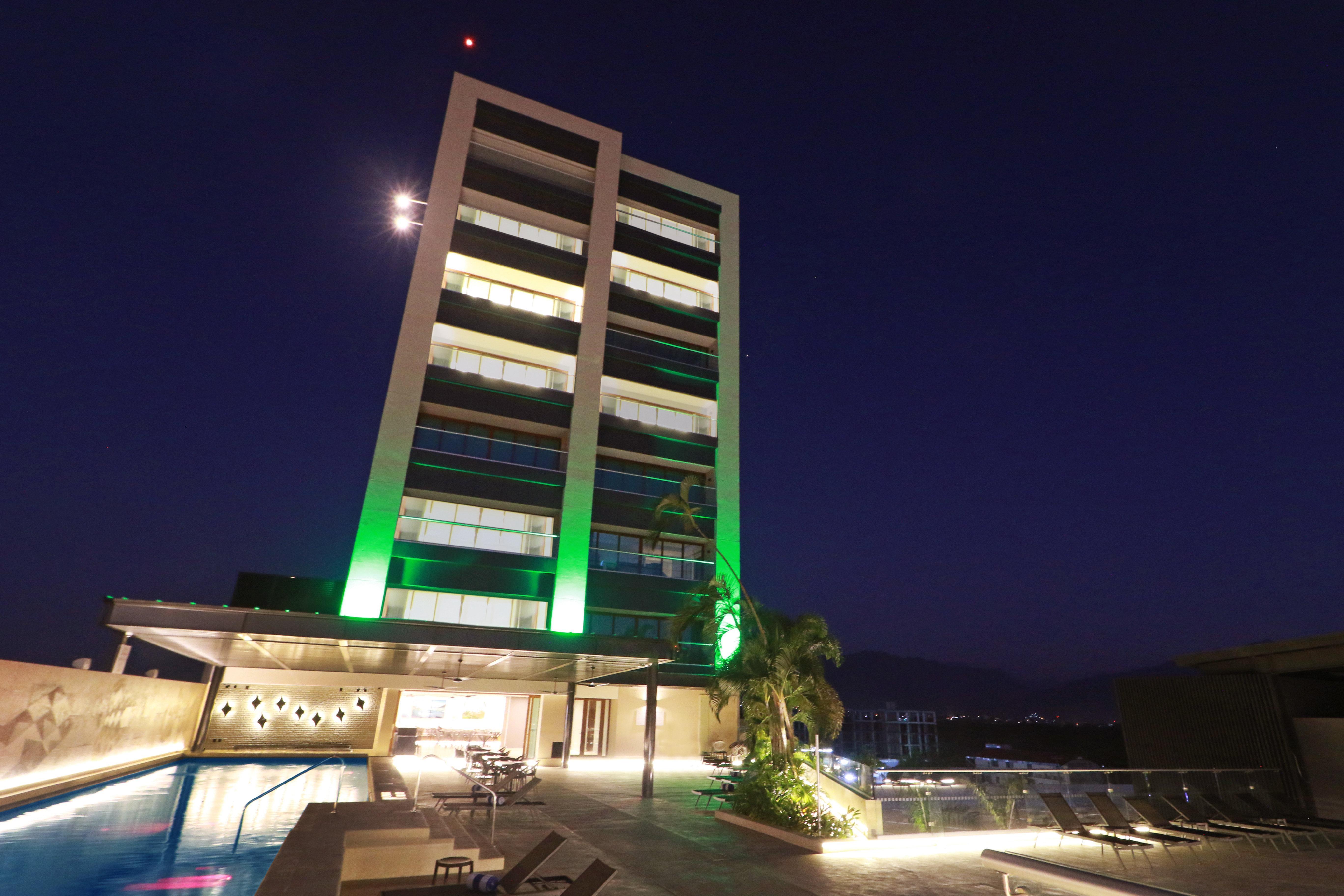 Holiday Inn & Suites - Puerto Vallarta Marina & Golf By Ihg Экстерьер фото